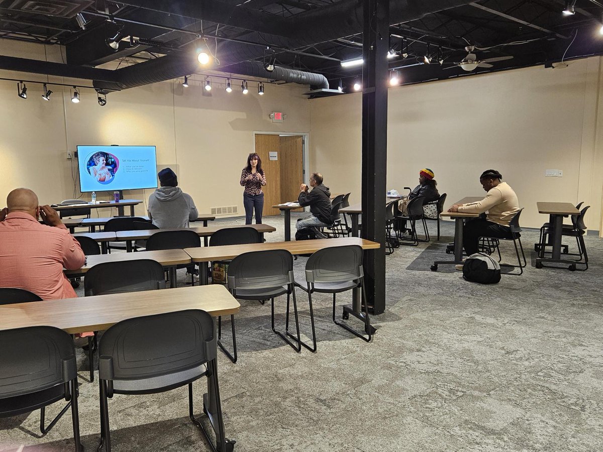 RochesterWorks's tweet image. RochesterWorks is thrilled to work with Project Ride, an incredible workforce development program offering a range of services to eligible community members, like this interviewing workshop seen here led by Coach Rosa, our RW Training and Workshop Coordinator. 

#ProjectRide