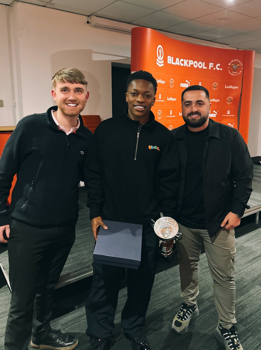 Great night at the end of season awards dinner at @BlackpoolFC tonight. Young Seasiders Player, Player’s Player and Fans Player Of The Season Winner.

One of the best to ever do it in tangerine🍊😮‍💨 @kdembele_10