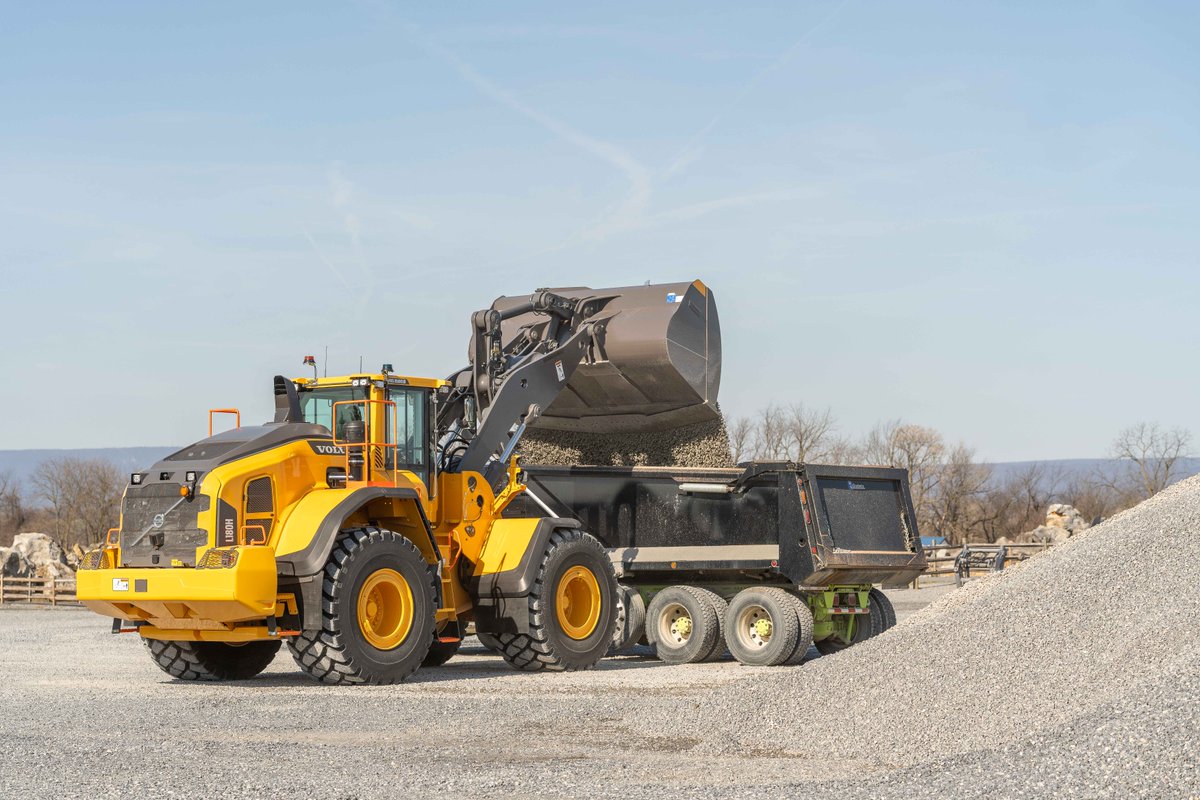 Volvo’s new L180 three-pass rehandler made its debut at World of Asphalt last month! With bigger tires, a longer boom and a rehandling counterweight, it’s a beefier version of Volvo’s tried and true wheel loader. Call your Volvo sales rep to learn more.

#Volvoces #WheelLoaders