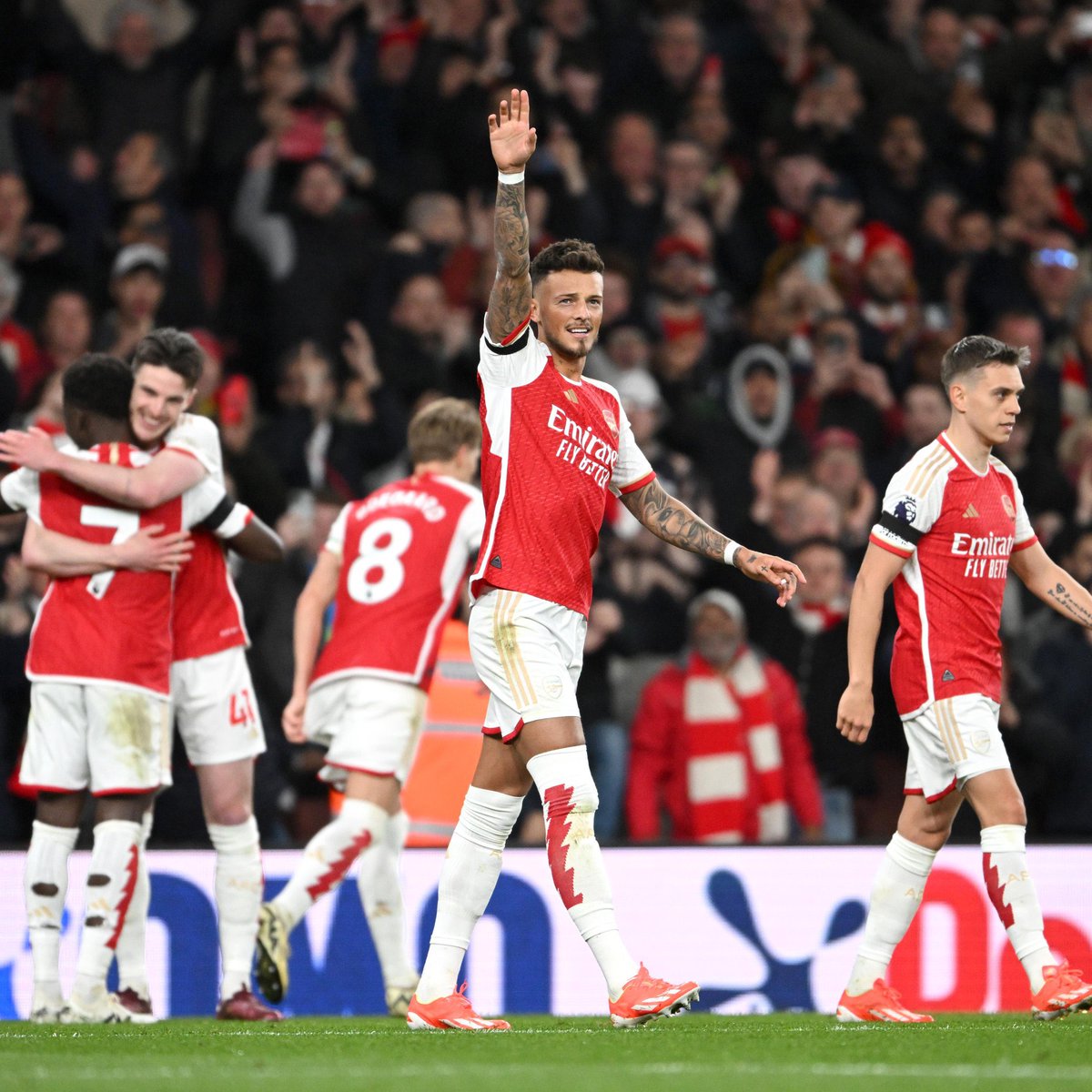 🗣️Mikel Arteta on what he said to the #Arsenal boys in the changing room after the demolition of Chelsea: 'I congratulated them for their performance and making the fans happy tonight. It was a great performance. We are going to rest up and get ready for Spurs now.' 👊