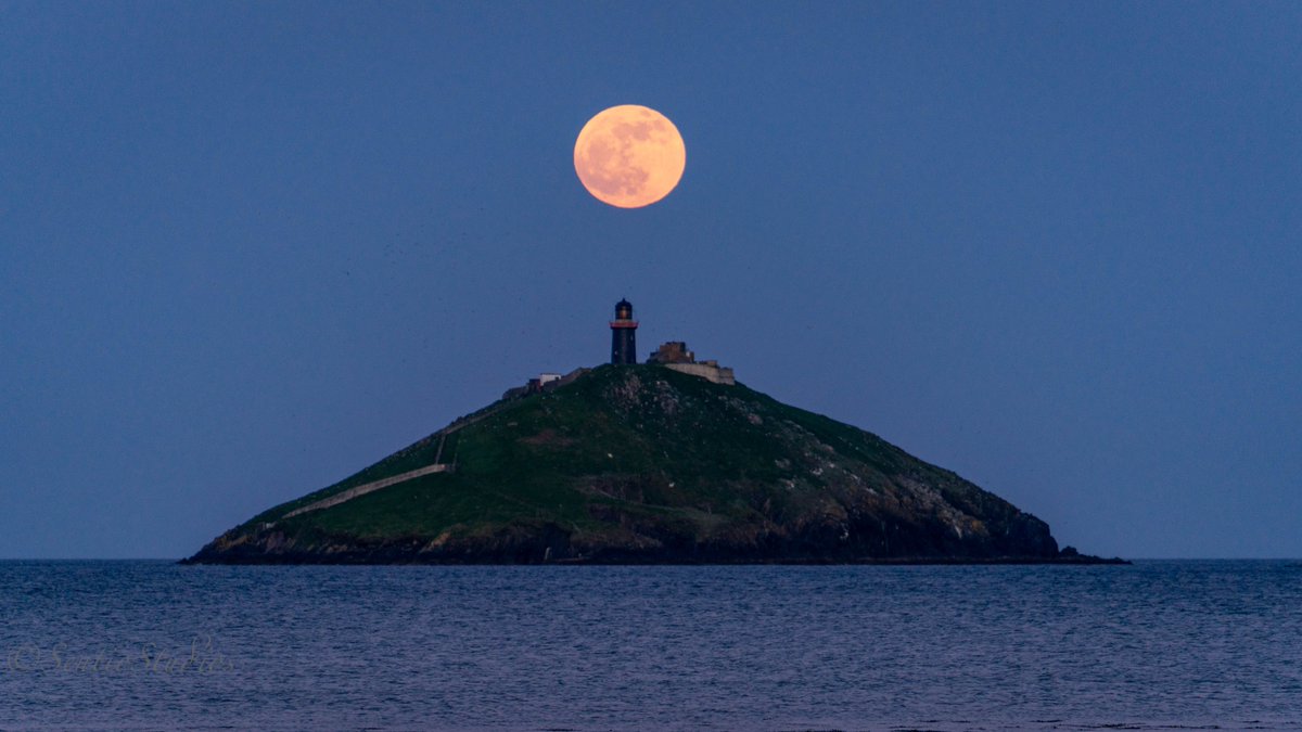 The Pink Full Moon - which is actually more orangey, or more accurately 'apricotty' as the lovely young Heidi observed on Ballynamona Beach this evening. Stunning!