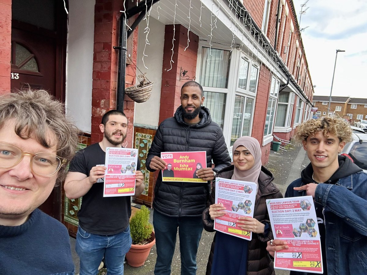Our excellent Labour team out on the doorstep this evening to support our hardworking candidate @Esha4MossSide. Please use your both votes for Labour on 2nd of May. 🌹 #LocalElections2024