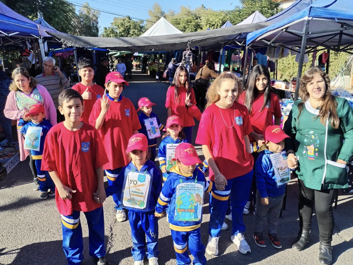 DAEMLosAndes's tweet photo. Resaltando su sello medioambiental y para celebrar el Día de la Tierra 🌱 la Escuela Ignacio Carrera Pinto fomenta diversas actividades educativas dentro y fuera de su campus. Desde operativos de limpieza hasta proyectos educativos con su entorno. 🌎 https://t.co/vnQYVaEFcp