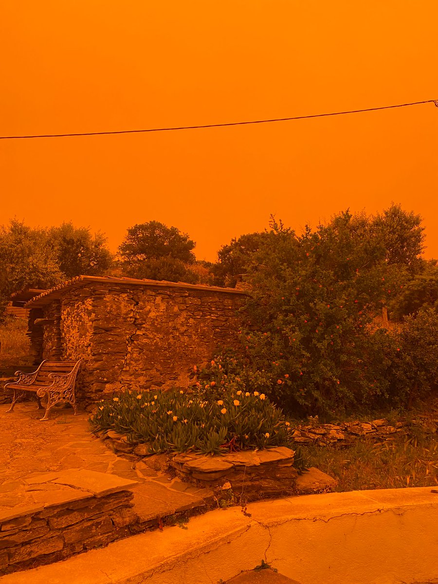 veewalkerwrites's tweet image. My first husband lives on the tiny Greek island of #Kythira. This is a Saharan sandstorm - has not been photoshopped 😳