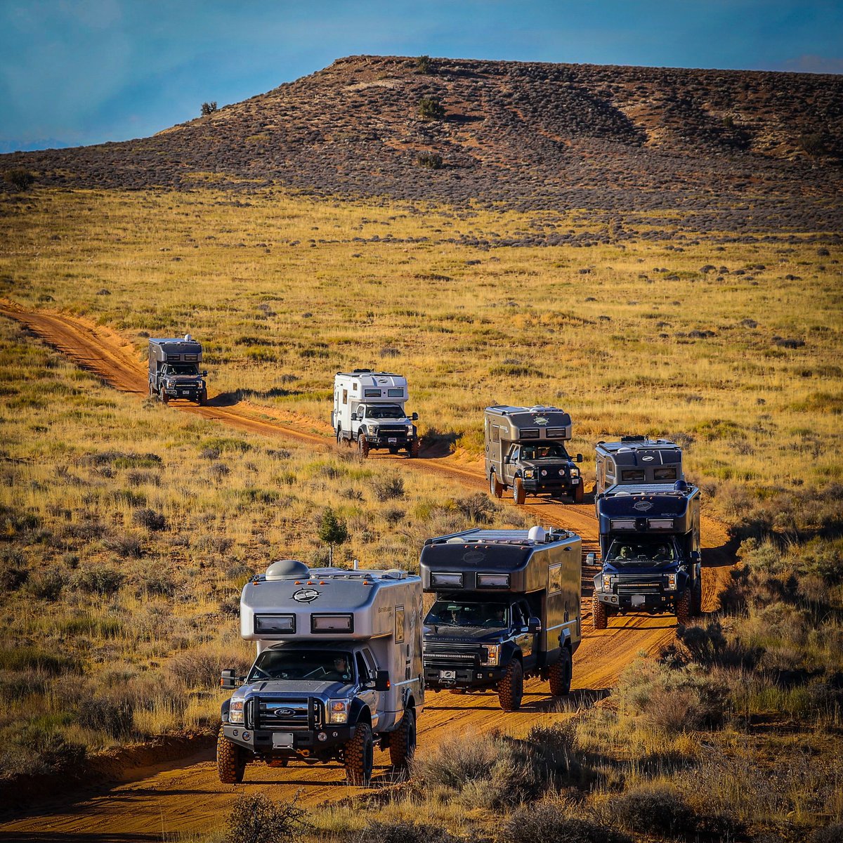 EarthRoamers in formation 🏜️
·
·
·

#earthroamer  #offroad4x4 #expeditionvehicle #campinglife #overlanding #4x4life #4x4trucks #vanlife #vanlifeadventures