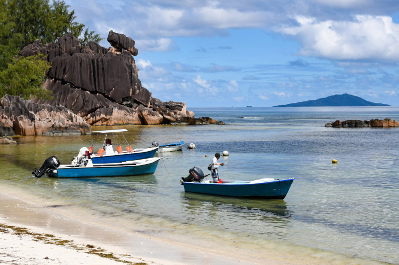 Digitalization is assisting Mauritius and Seychelles to deliver better public services and increase resilience to the challenges faced by Small Island Developing States.

Learn how we're supporting the countries on their digital transformation: go.undp.org/ZZ8

#SIDS4