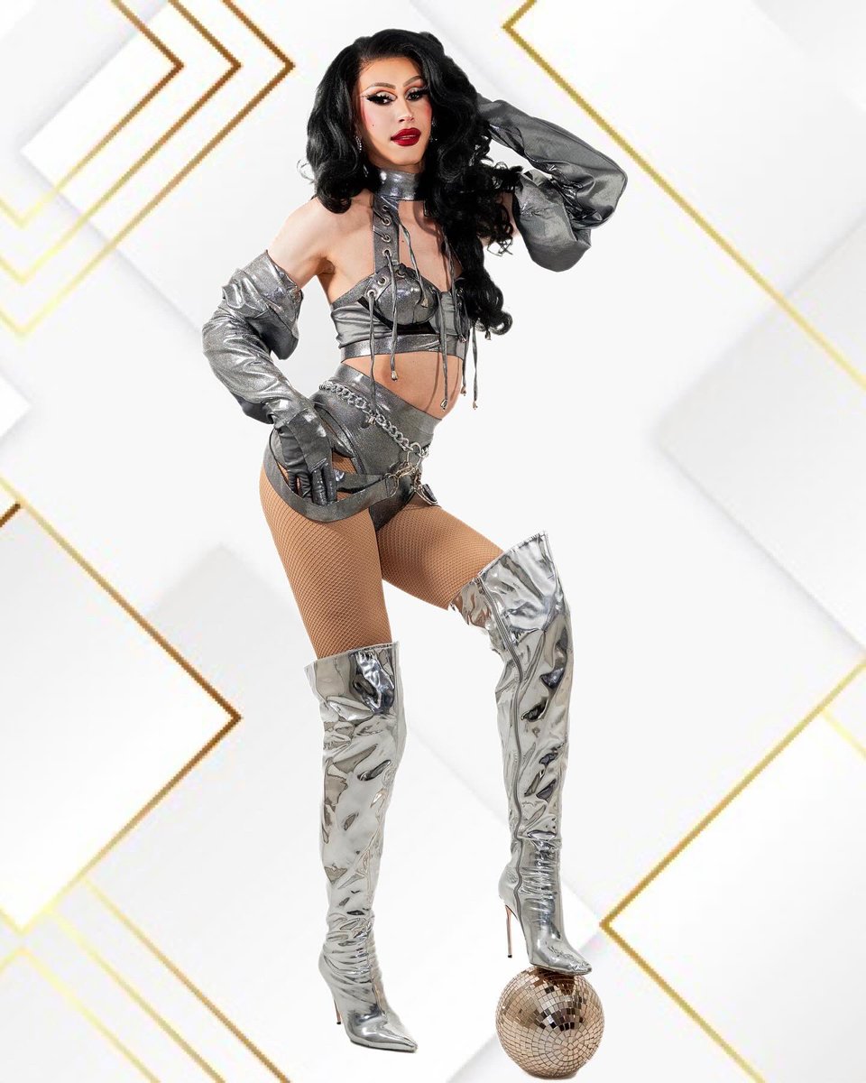 Xo_KellyK's tweet photo. Twenty Eight Never Looked So Great 🥳❤️‍🔥 

📸 @outerdimensionstudio 
👗 @thedragstop_ https://t.co/lJuK8Zo81H
