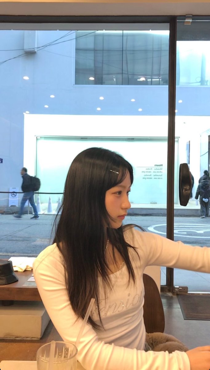JisooMissKorea's tweet photo. Okay Jisoo hater (you) vs Jisoo stan (me) https://t.co/poIZlP7MYQ