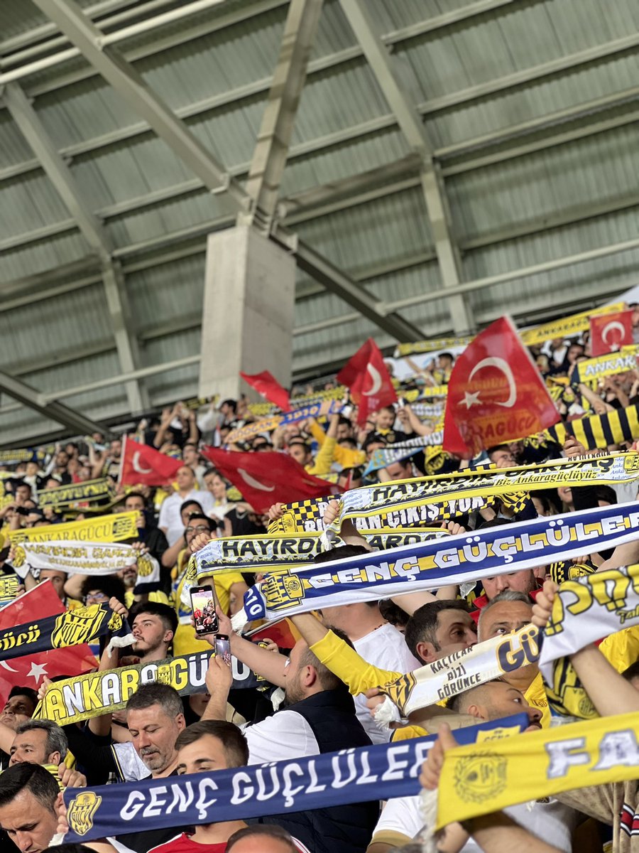 90 dakika tribünün hakkını veren herkese sonsuz teşekkürler.

Yemin ettik gelecek güzel günler!!!