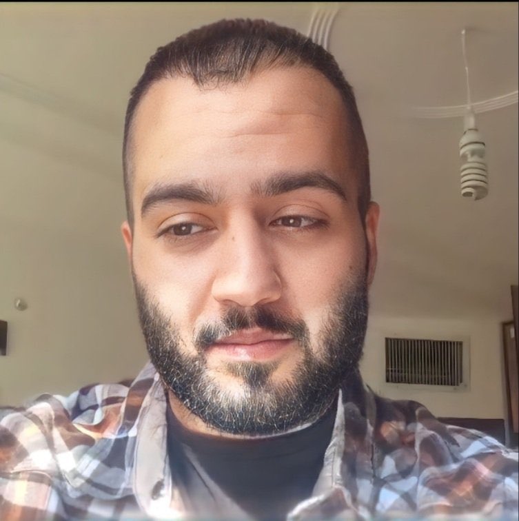 morvari52612932's tweet image. قلب ما، نور چشم ما، پارهی تن ما
تو برمیگردی و نخلهای سوخته را سبز میکنی…
#توماج_صالحى
#FreeToomaj
