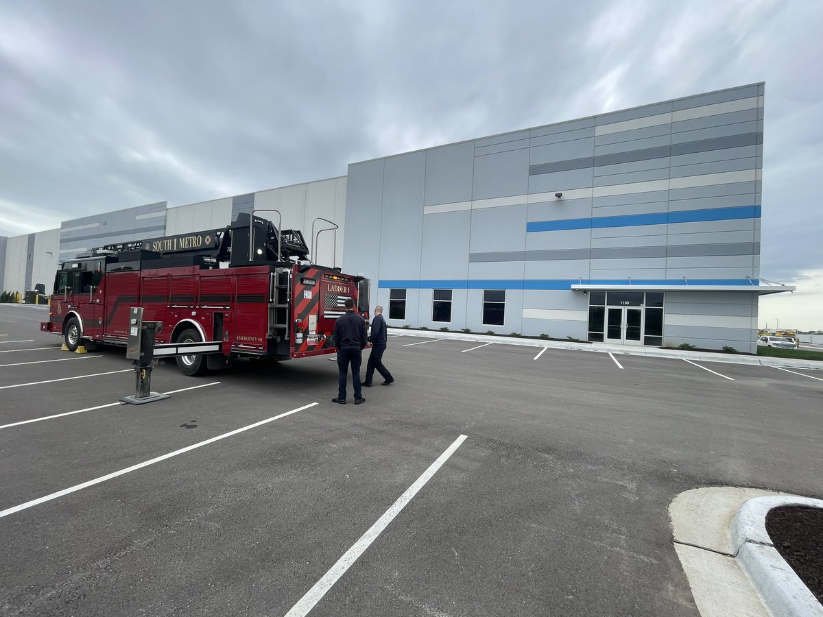 Today Ladder 41 and crew had the opportunity to work with our neighbors to the north in Lee’s Summit and train on elevated negotiations with our law enforcement partners.