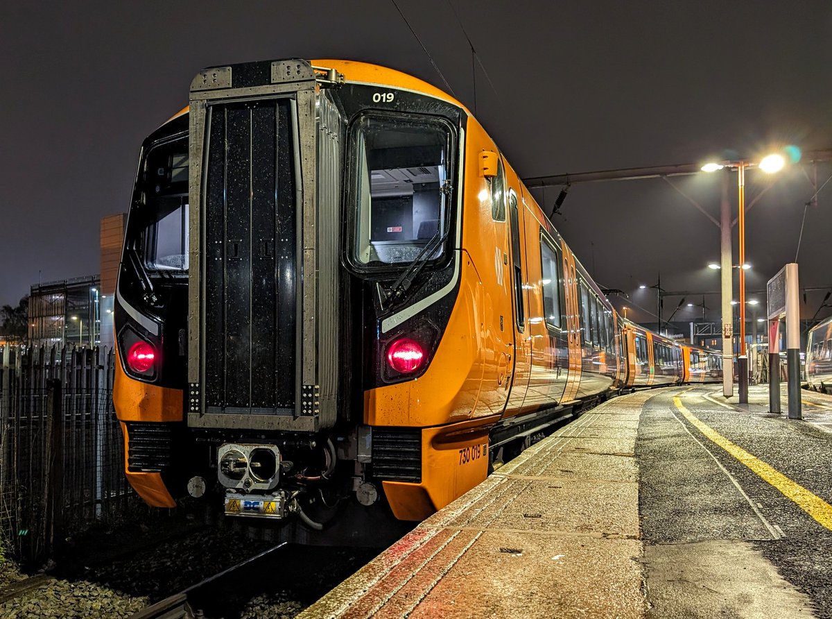 That's a wrap for today 👏

Back again tomorrow to do it all over again. Night all 💤 

#DOTS #railwayphotography #trainphotography #class730 #aventra #newtrains