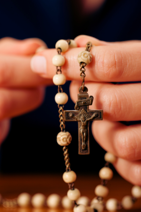 'God will either give us what we ask or what He knows to be better for us.' - #SaintBernardofClairvaux

📷 Praying the Rosary / © Kzenon via #CanvaPro. #Catholic_Priest #CatholicPriestMedia #Eastertide
