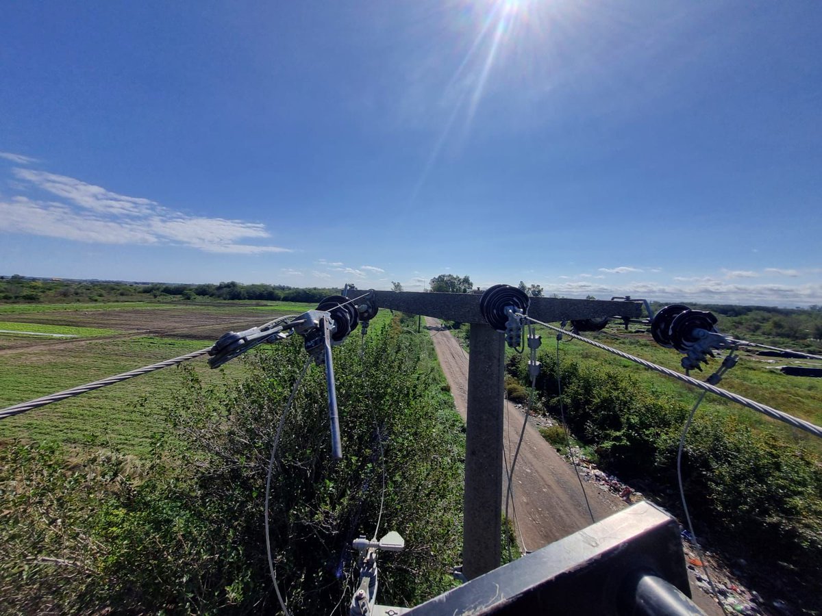 epeoficial's tweet photo. #Pérez y #Cabin9 Se logró la reposición del servicio de energía tras varias horas de trabajo. Las cuadrillas detectaron que las fallas se produjeron por actos de vandalismo realizados por desconocidos, ocasionando grandes problemas a los usuarios de la zona. https://t.co/PwFFebqoKB