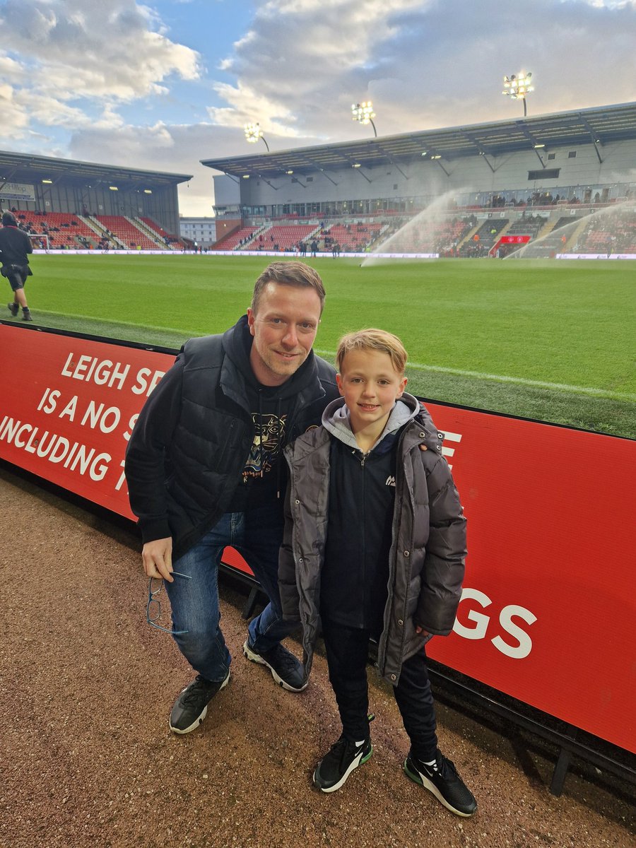 gazz_macca28's tweet photo. Another @ManUtd freebie thanks to the little man and his trekkers.

#PreAcademy

UTD U18's vs CITY U18's 
Premier League Cup Final https://t.co/pm9V0RQnae