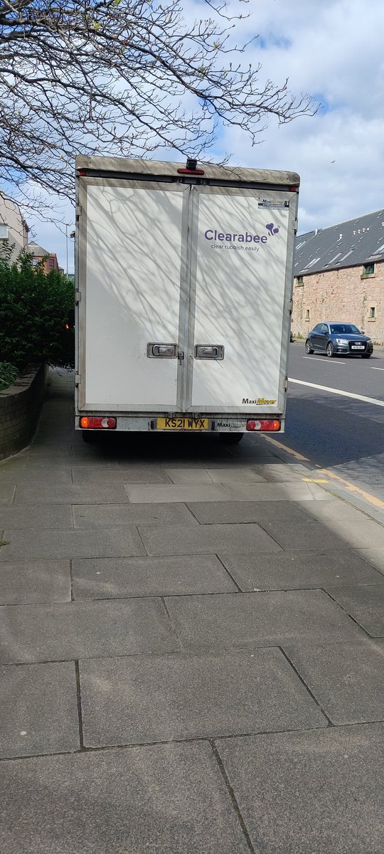 verylightblue's tweet photo. @clearabee really? Antisocial, ignorant and illegal in Edinburgh. Really really poor. https://t.co/I6w1pN8l6I