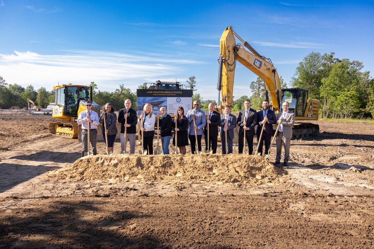 HumbleISD's tweet photo. NEWS: Humble ISD officials broke ground on what will be the district’s 11th middle school, Lake Houston Middle School, on Monday, April 22, during a brief ceremony. #ShineALight #SendItOn 

READ: https://t.co/38JAztPSvS https://t.co/x7XixdX75O