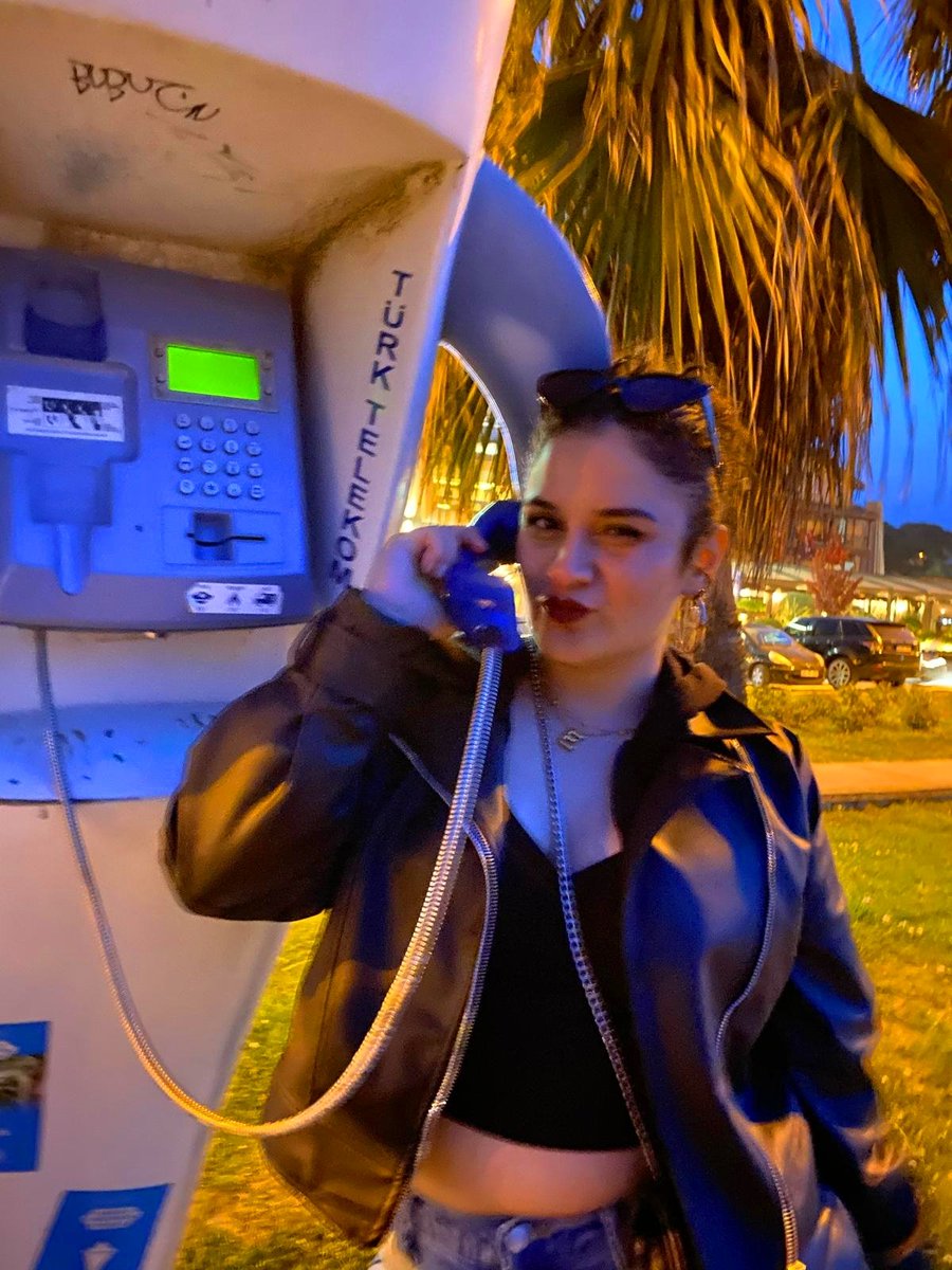 Beni her yerden engellemiş