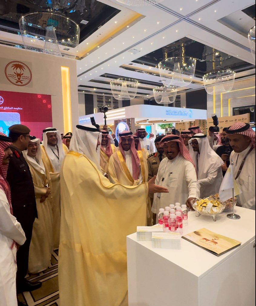 تشرفنا بزيارة معالي وزير البيئة والمياه والزراعة المهندس عبدالرحمن الفضلي لجناح #جمعية_أصدقاء_الحياة_الفطرية في منتدى #حِمى