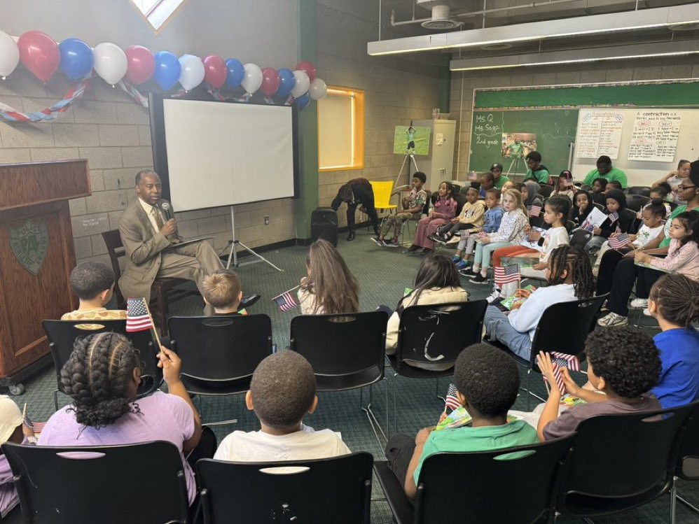 Dr. Ben Carson was in Harlem today teaching the children “Why America Matters.” Future Trump VP! 🫡