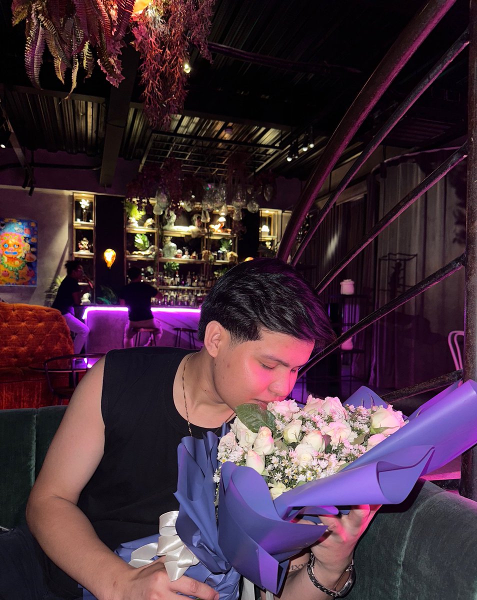 mikeeleee's tweet photo. 4years walang jowa , pero lord solid naman ng binigay mo sakin❤️🥺🥰

Loveyouu babe!❤️ https://t.co/2t1zY3EZLb
