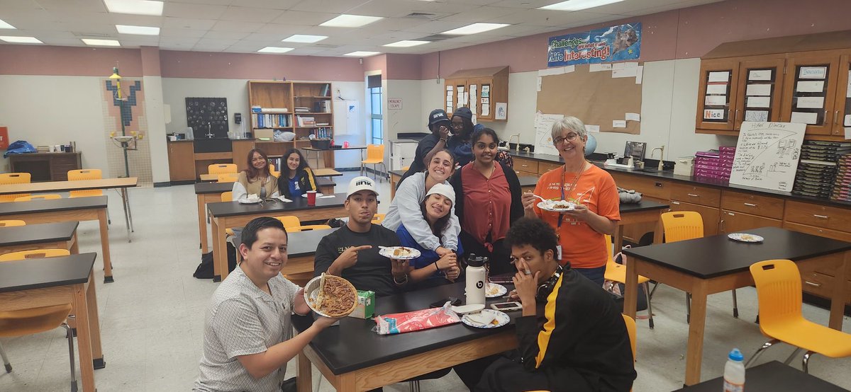 SpartanHhhs's tweet photo. Congratulations to Mu Alpha Theta member Juliana for winning first place in the #EasyasPi Scholarship Contest! Congrats to Alexandra for her second place finish! #SpartanNation thanks @Ecuapino from @iinkpayments for funding & hosting this annual competition. 🥧 @Principal_HHHS https://t.co/tsB4W2yi4N