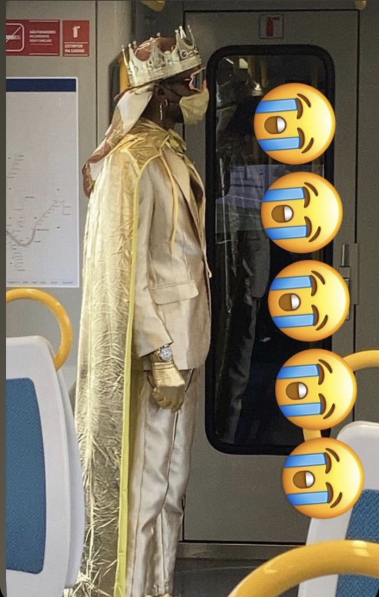 bigmloucolouco's tweet photo. Fds cota mascarou-se mm em Ferrero Rocher 😩😩😩😩 Ambrósio Djalo https://t.co/UfMRNMC9Ge