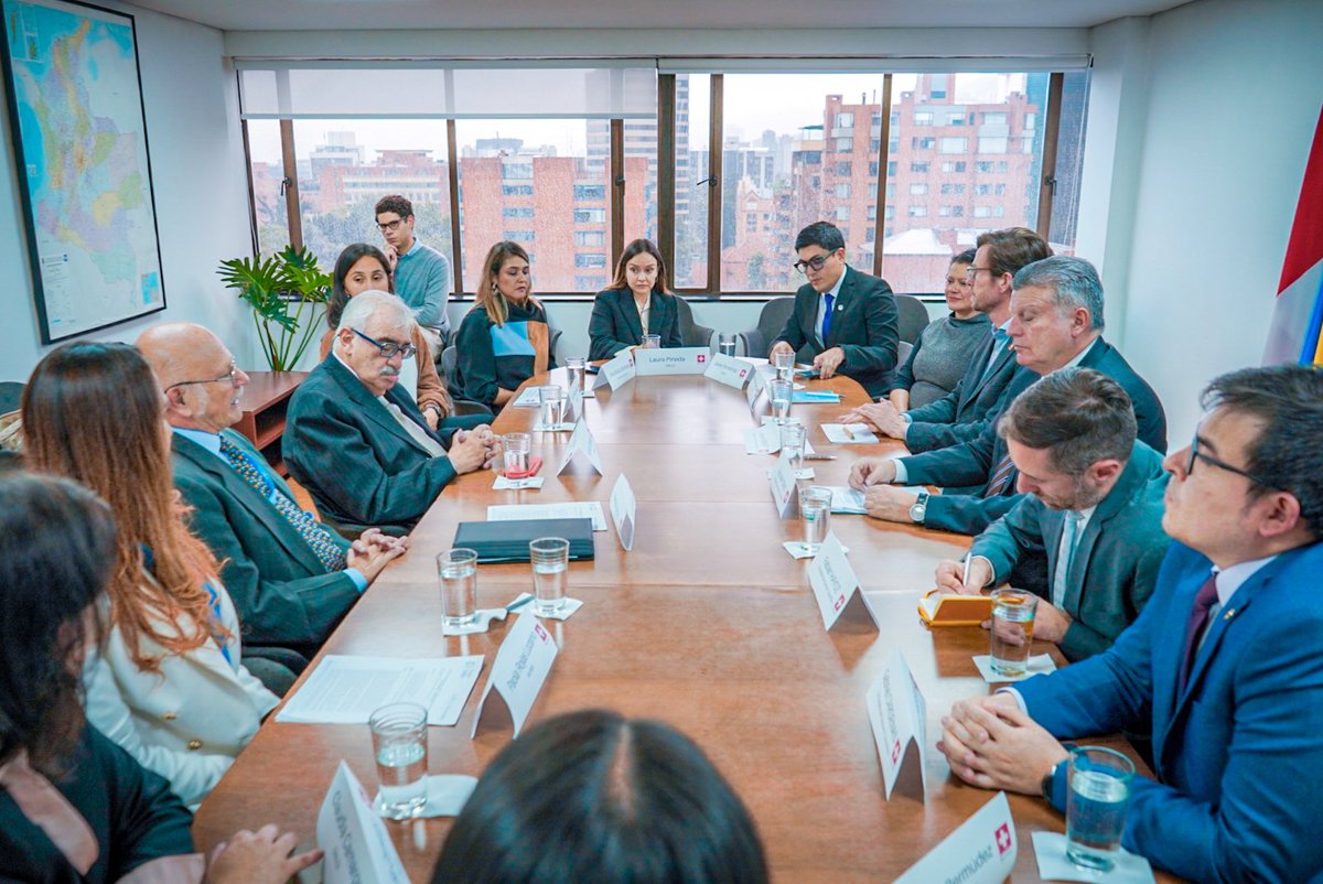 SuizaColombia's tweet photo. Hilo 1/2
Felicitamos a @invimacolombia  que se une como beneficiario al programa @GQSPColombia  de @SuizaColombia Cooperación Económica y Desarrollo #SECO y el Gobierno de 🇨🇴 a través del @MincomercioCo  y @Col_Productiva  en su 2da fase https://t.co/5GBKgdixut