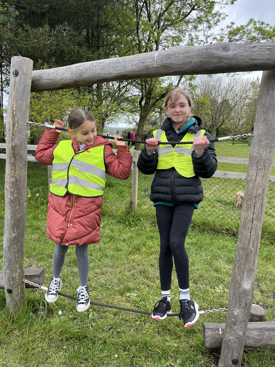 Diolch Casllwchwr Primary for hosting our Criw Cymraeg event today. Den building, estuary education, team games and a spot of sunshine 🌞! Hyfryd!