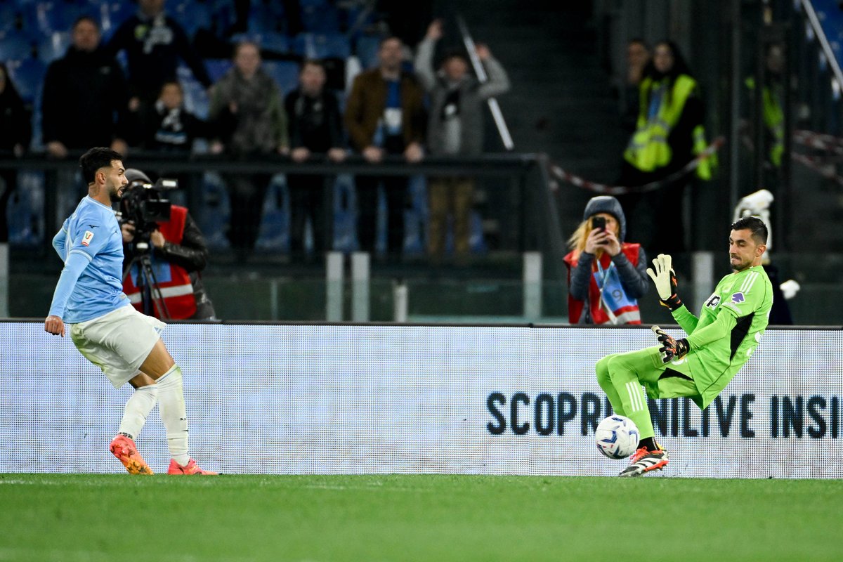 ✋ @MattiaPerin SAYS NO! 🤍🖤 #LazioJuve #CoppaItaliaFrecciaRossa