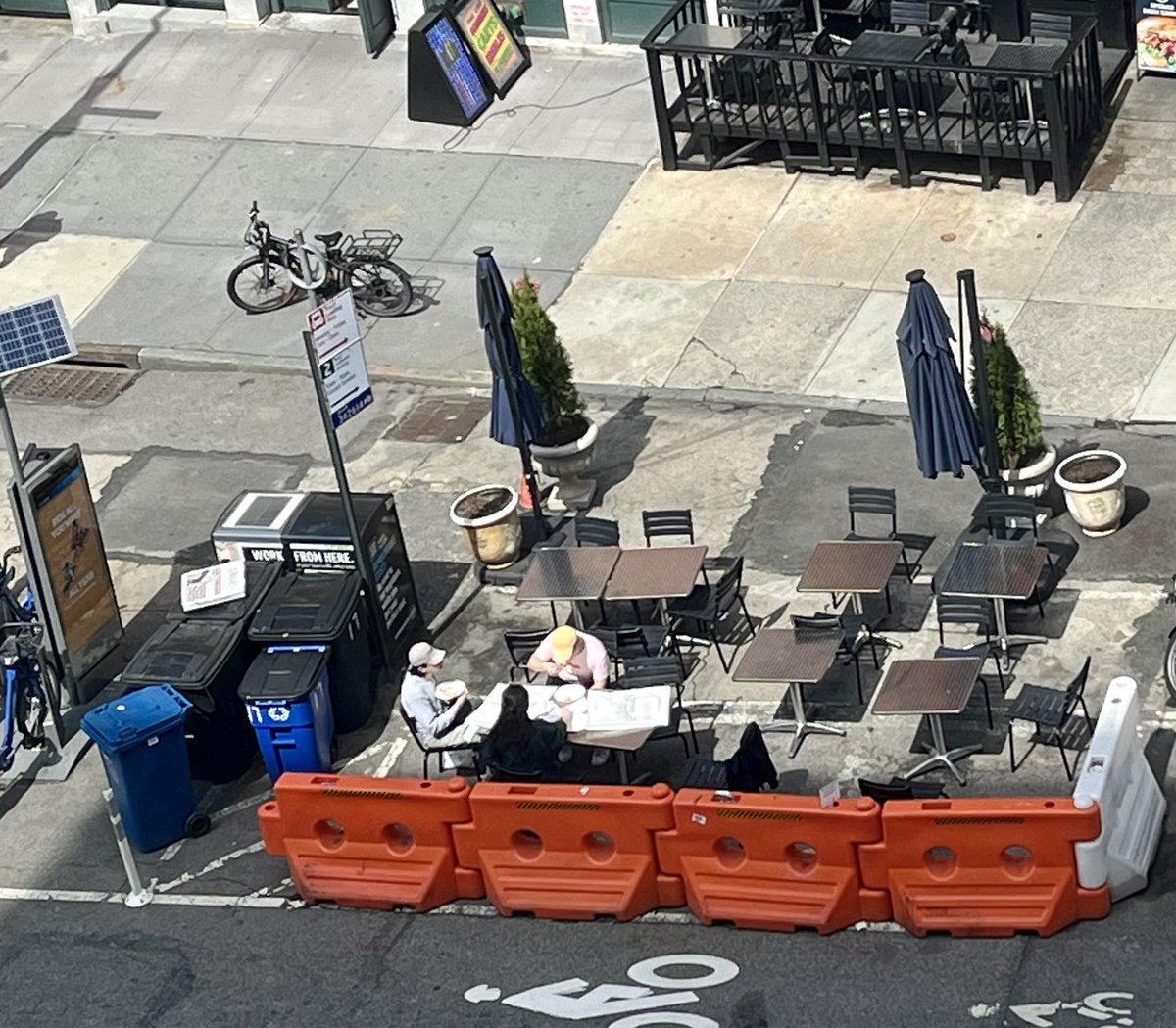 Are there any DOH regulations against Open Restaurant seating adjacent to five trash receptacles illegally placed in a pedestrian plaza 24/7, along with two others from ⁦@dumbobrooklyn⁩ BID? ⁦@LincolnRestler⁩ ⁦@NYC_DOT⁩ ⁦@NYCSanitation⁩ ⁦@nycHealthy⁩