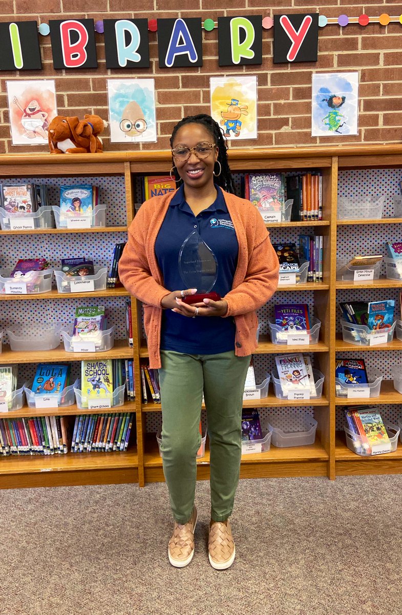 Dr_Mihalik's tweet photo. Congratulations to our 212th Degree (Teacher of the Month) Winner, Mrs. Whitney Jackson. As our IFT, you support our staff in countless ways that impacts student learning. We are very thankful for your tech savvy at @SugarlandES 👏 @sorrymsjacksonw #DifferenceMakers https://t.co/kbV3CVkw8V