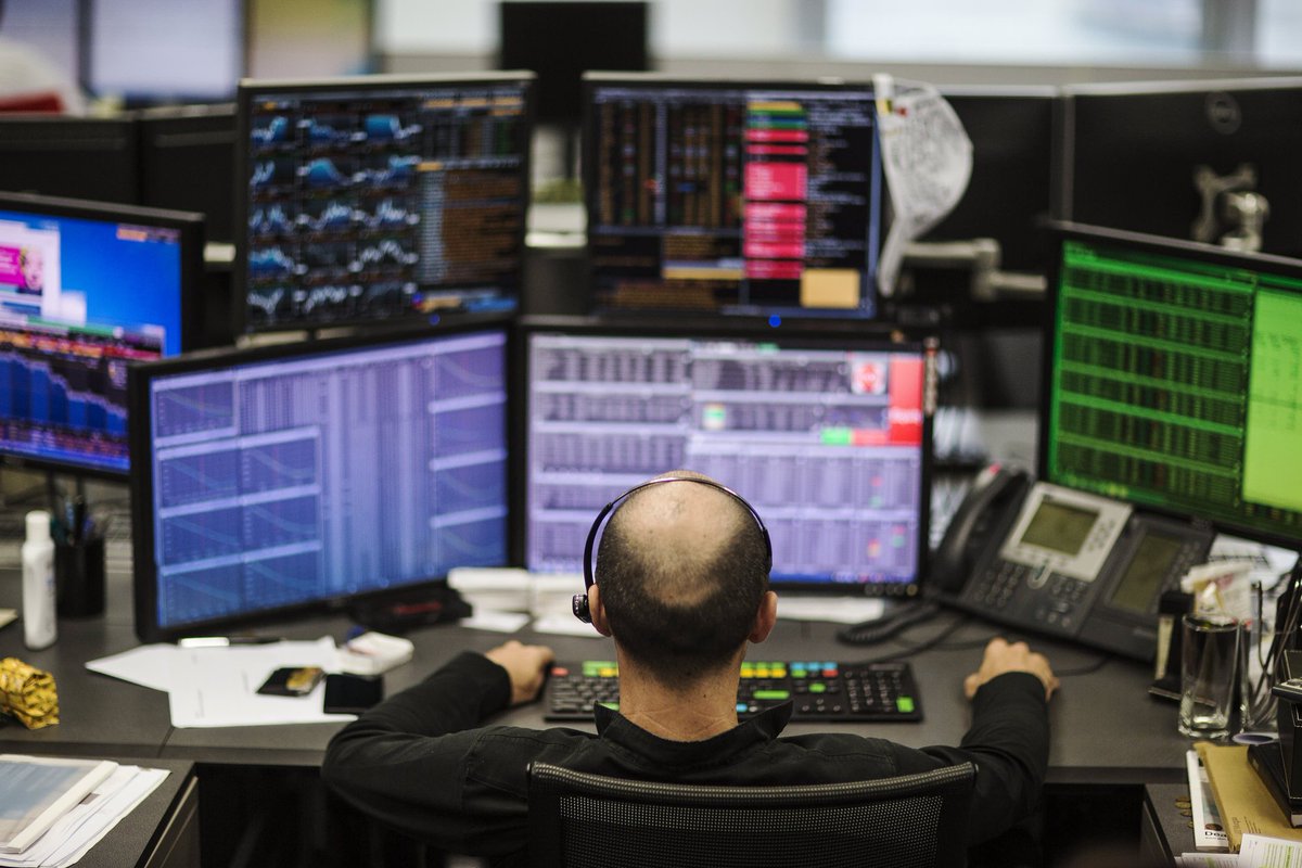 GoshawkTrades's tweet image. 11 sentences from a 7-figure quant trader that changed my trading journey forever:
1. "Focus on a portfolio of strategies; no single strategy will save you."