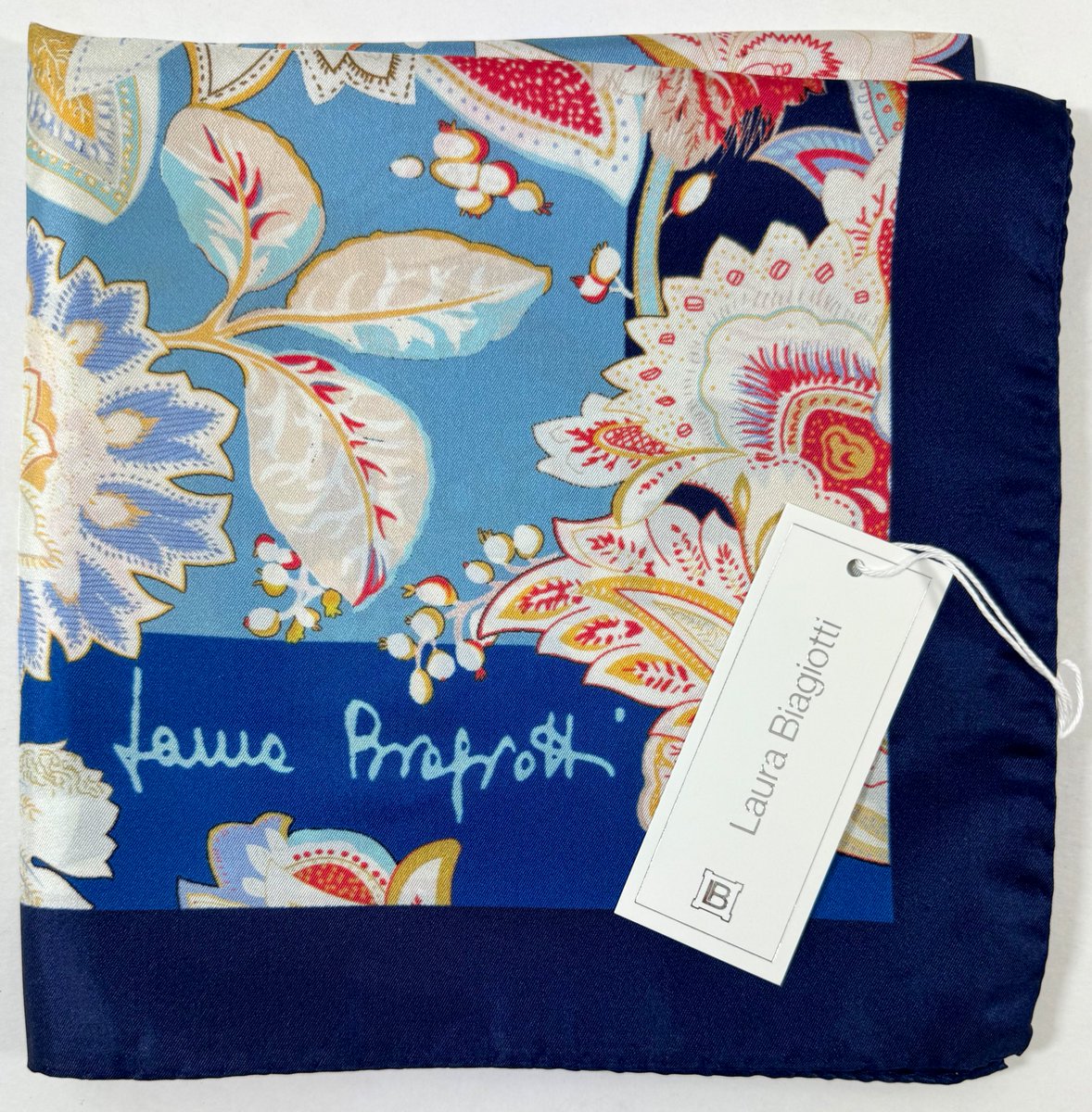 ComoMilano's tweet photo. Laura Biagiotti silk scarves NEW @ComoMilano classic Italian designs at outlet prices
#laurabiagiotti #designerscarves https://t.co/rsegGhVkpC