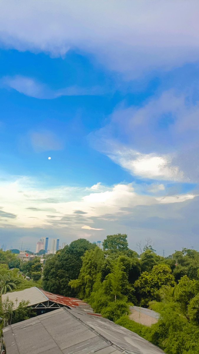 gsbaskara_'s tweet photo. @aristamahr langit itu harus dipandang sebagai langit, mana boleh ingin memilikinya 🙂 https://t.co/62Nc1dtwmx