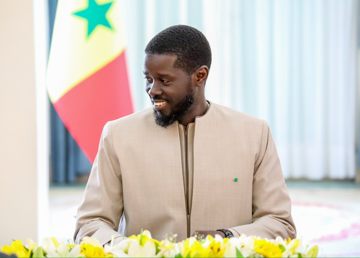 PR_Senegal's tweet photo. Le secteur privé s'engage à soutenir l'État dans la création d'emplois et la réduction du coût de la vie. Reçus ce jour par le @PR_Diomaye, les dirigeants des organisations patronales se disent rassurés par le discours du Chef de l'État et son engagement à soutenir ce secteur. https://t.co/J0eXmKnd7u