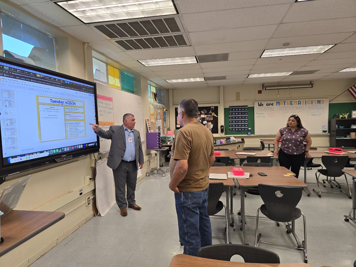 Great to have our Corcoran Joint Unified Trustees visiting Corcoran High School. Our Trustees are students first! @CSBA_Now @ACSA_info @CALSAfamilia @CalSPRA