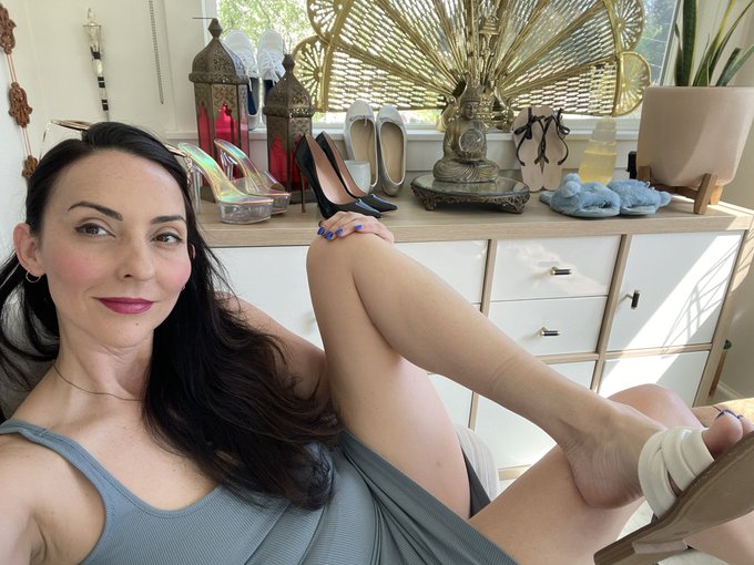 Cam calls are happening for the next 1.5hrs. Send your $75 to me on mintstars and you will be seen in