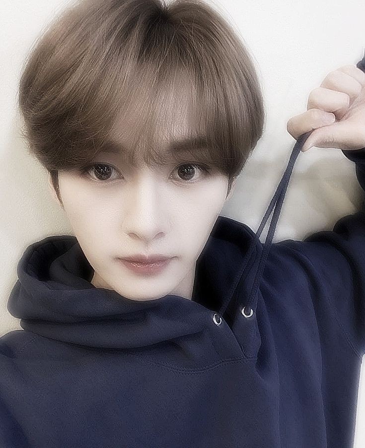 minhistargenta's tweet photo. ☆ — Holaa, ¿como andan? 
Me llamo Luna, soy #stay  desde 2021.
Tengo 18 años y soy 🇦🇷 
Mi anterior cuenta era @/minhistargenta pero la cerré por temas personales. 
Actualmente volví y me gustaría que me ayuden a encontrar #mutis! 
Fav + rt ? 💙 https://t.co/iS2fTrgZlZ