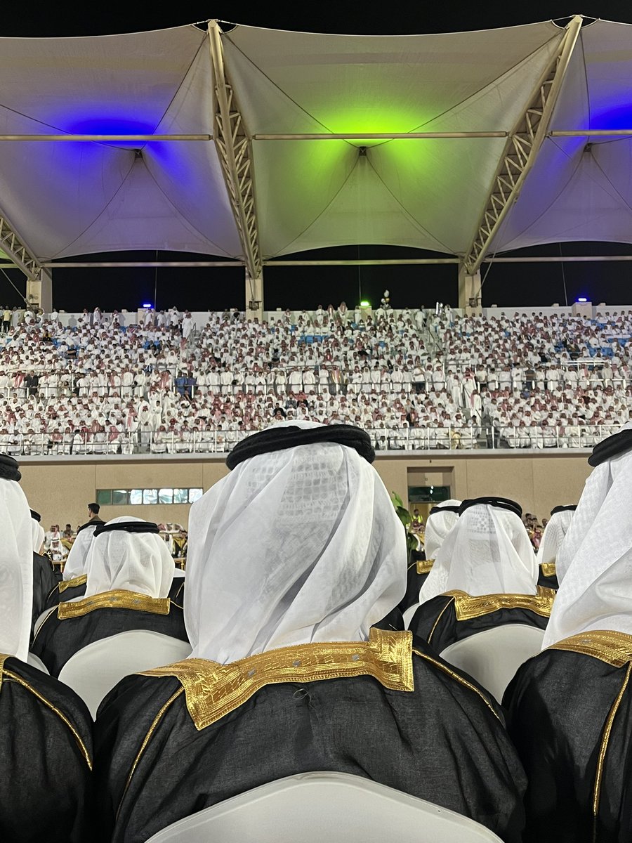 iiBexv's tweet photo. {وَآخِرُ دَعْوَاهُمْ أَنِ الْحَمْدُ لِلَّهِ رَبِّ الْعَالَمِينَ}.

بعد خمسٍ عجاف سعياً وكداً في سبيل الحلم والعلم، خمس عجاف حملت في طياتها أكبر أفراحي ومناكب سعيي. 

تم بحمد المولى تعالى تخرجي من جامعة الإمام عبدالرحمن بن فيصل بدرجة البكالوريوس بتخصص المحاسبة 🎓❤️. https://t.co/LUjcTryuVE