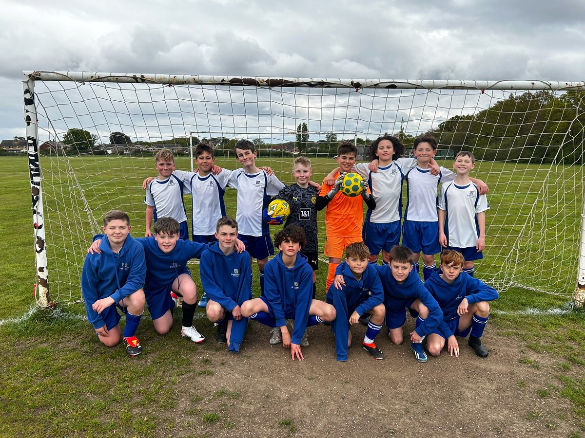 A great training session to finish off the season for the Yr7 Football Team. ⚽️

Great effort this year by all students 💯