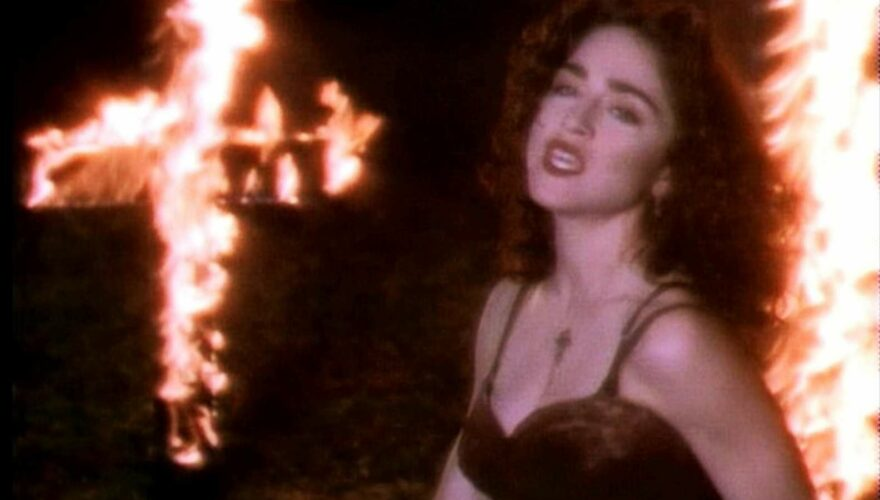 'Like a Prayer” cumple 35 años: El controversial videoclip que enfrentó a Madonna con la Iglesia católica. » bityl.co/PVEx