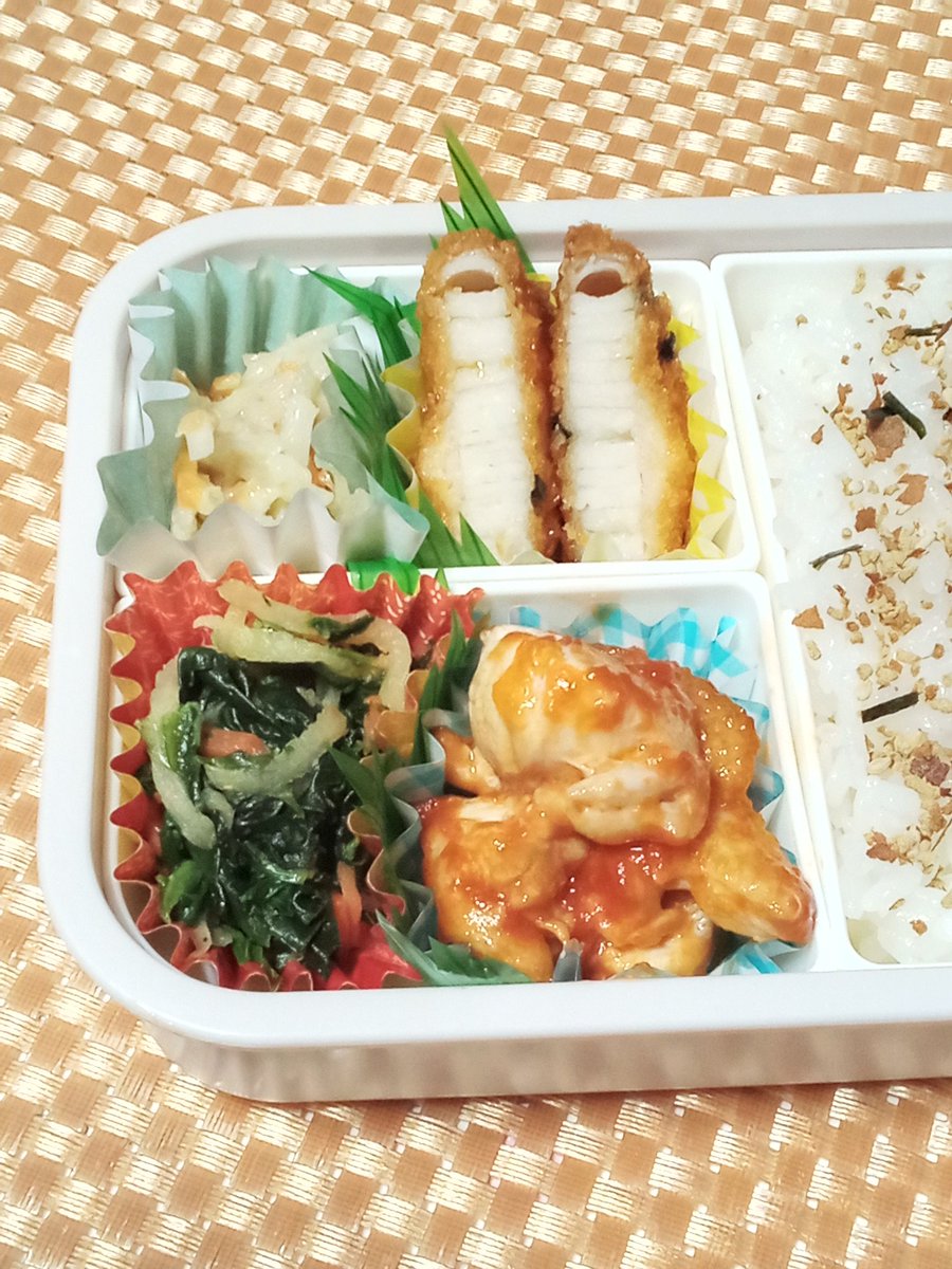 おはようございます😊
本日の #BOSSの幼稚園弁当 は鳥ケチャマヨ焼き,ごぼうサラダ,冷凍は #マルハニチロ ほうれん草おひたしとホタテ風味揚げ｡ふりかけは #永谷園 大人のふりかけ,おかか昆布｡
本日も行ってらっしゃい🚗💨
雨だから水ハネ気を付けて😩