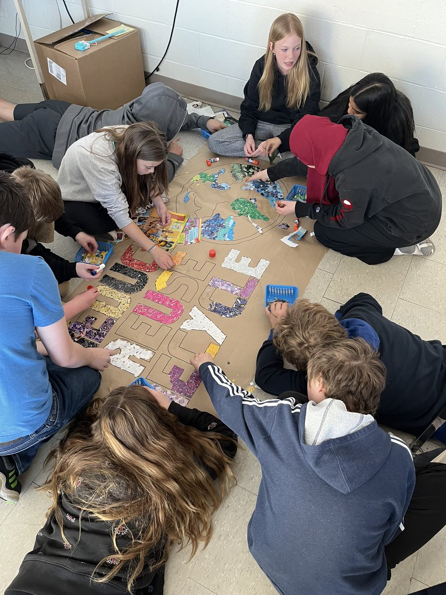 ms_ctobias's tweet image. Reduce. Reuse. Recycle. Our earth day collaboration is done @CaradocPS #tvdsb