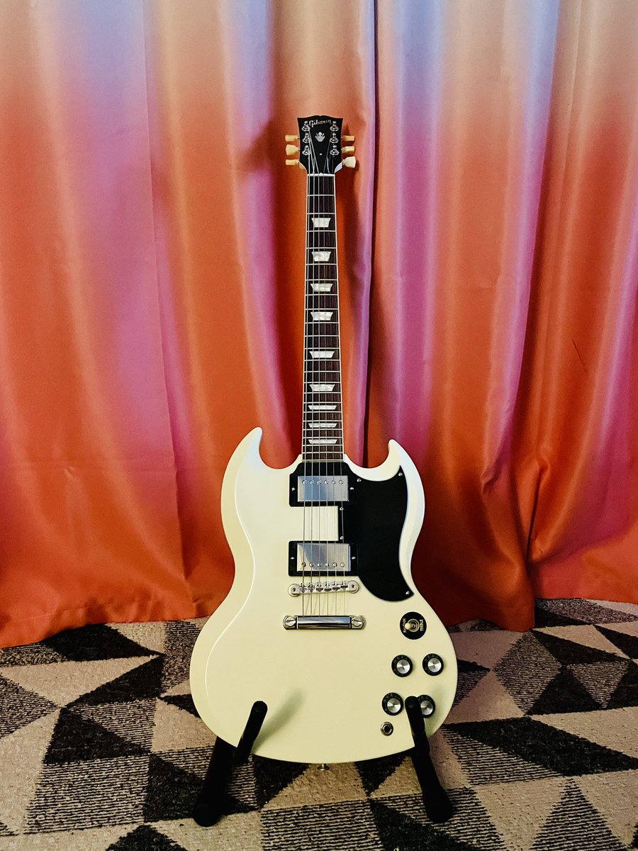 I toured almost exclusively with an SG for 8 years, but always wanted a white one with the teardrop pick guard. Happy to report I finally have one of my dream guitars. Her name is “Boo” because she looks like a cute little ghost. #gibson #gibsonguitars #gibsonsg #guitar #music