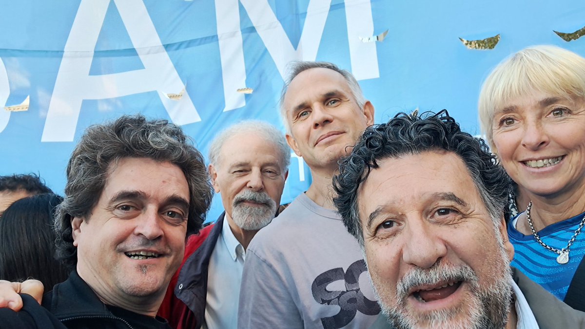 Con la juventud de <a href="/unsamoficial/">Universidad Nacional de San Martín</a>