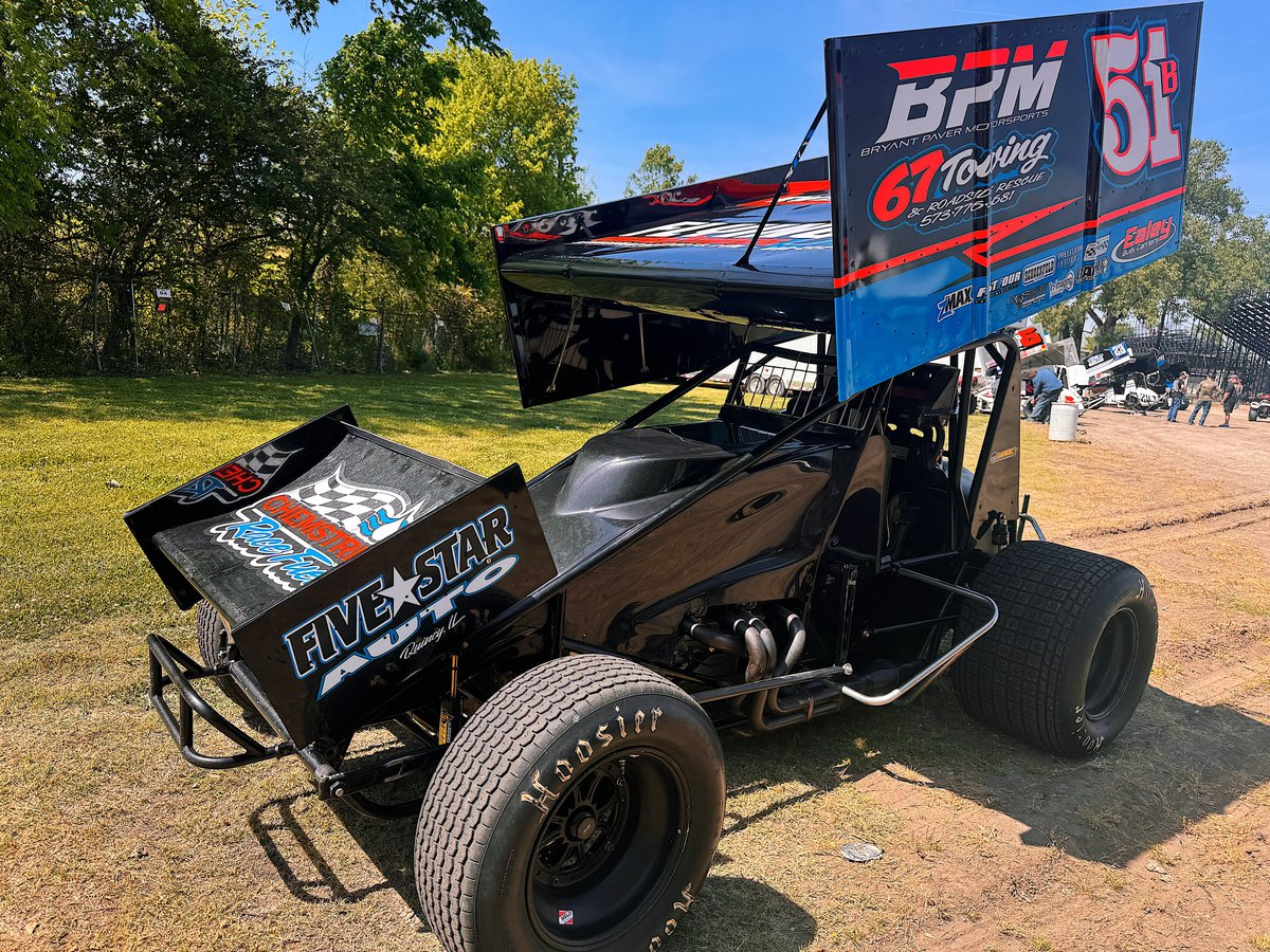 HighLimitRacing's tweet photo. Millersville, MO’s @JoeBMotorsports makes his season debut with @Kubota_USA High Limit Racing tonight!
The #51B is a former micro sprint winner at @PPRIS_TheDitch and owns of a pair of @USCSRacing top-10 runs here.
📺 𝟲:𝟭𝟱 CT: https://t.co/7835I72Bst https://t.co/iLqrD956B6