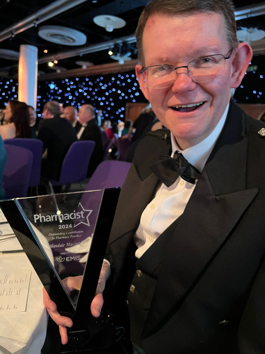 A deserved winner who works tirelessly to provide the best care for patients himself and through the advancement of others 🌟 @NHSGGCPharmacy @NHSLPharmacy