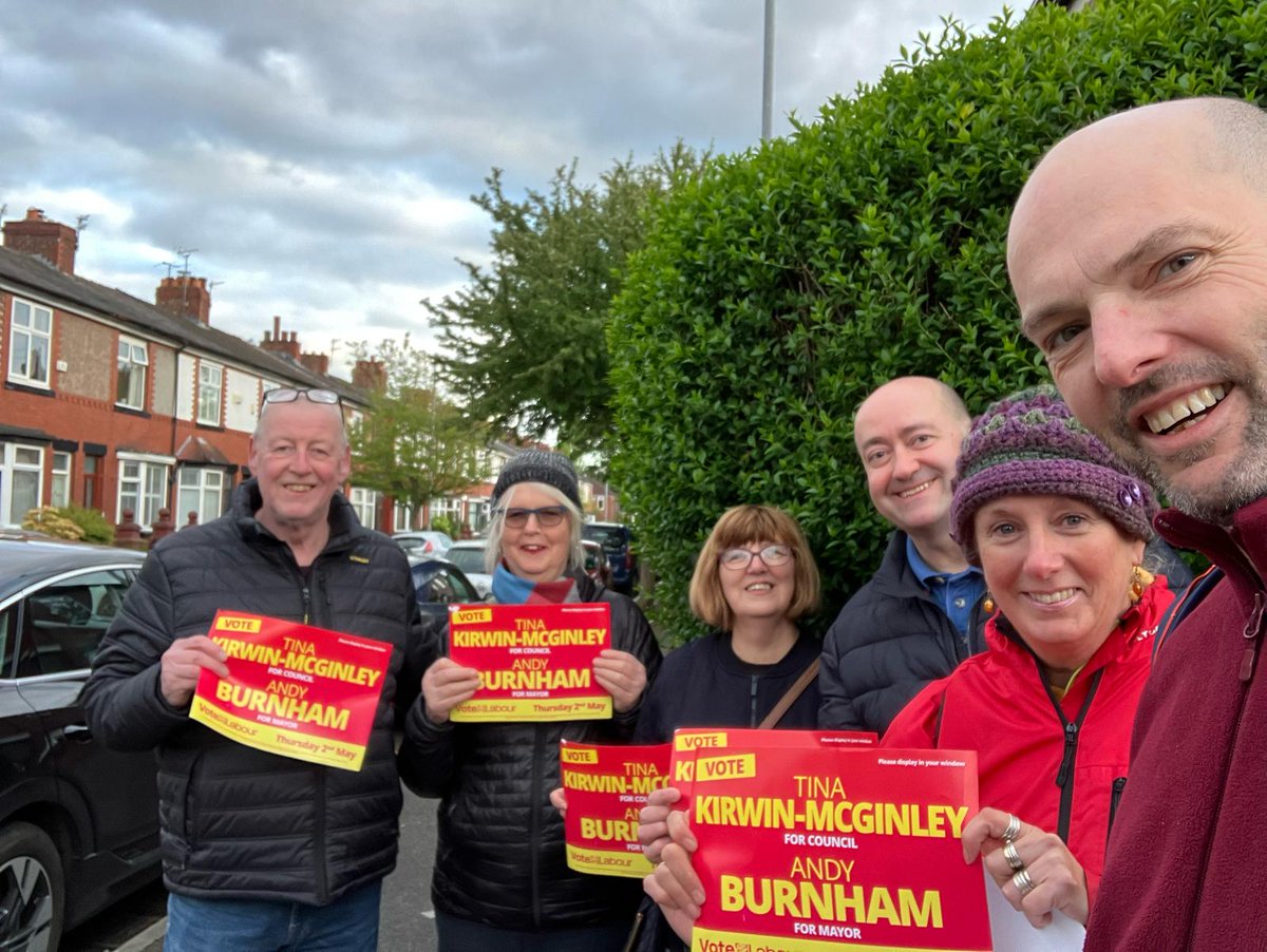 Great reception on the doorstep in #Chorlton tonight for our 2024 Local Election candidate @Tina4Chorlton and @ChorltonLabour . 🌹🗳🌹🗳🌹