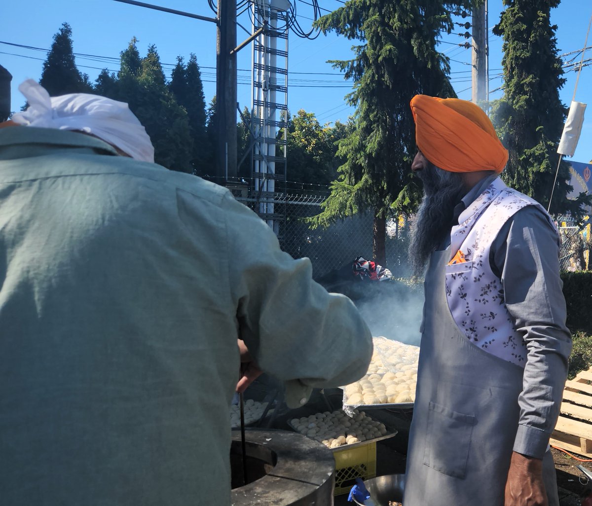 AMC_insurance's tweet photo. Celebrating Vaisakhi with the community under our tents, soaking in the parade vibes and joy all around. Days like these remind us of the true spirit of community love! 💛🌈✨ #Vaisakhi2024 #CommunityLove #JoyInUnity #CulturalCelebration https://t.co/jPCMbU5Svl